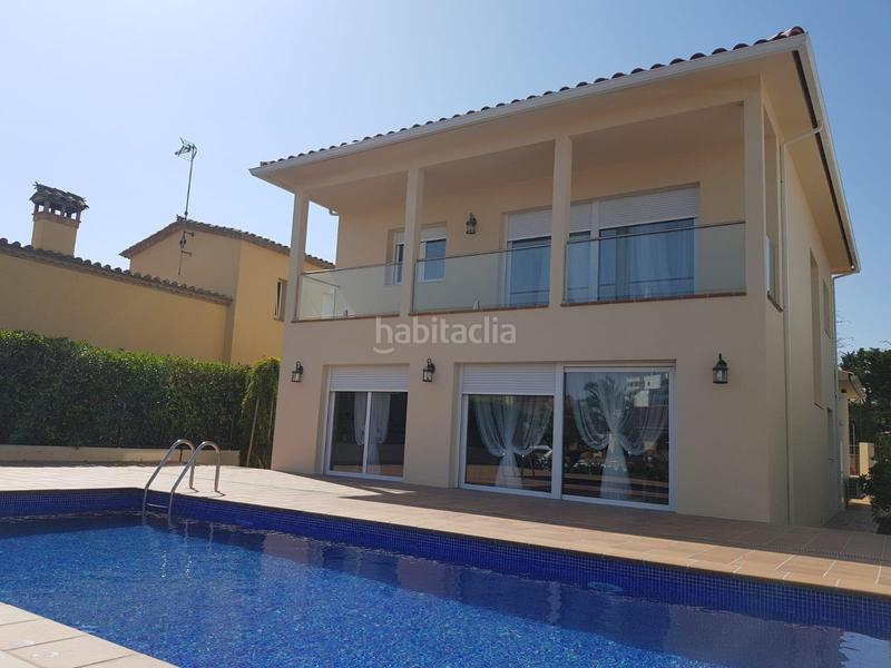 Foto defff5b9-90f6-4da1-93e8-2d34bd68cf70. Casa  moderna con amarre y piscina en Santa Margarida Roses