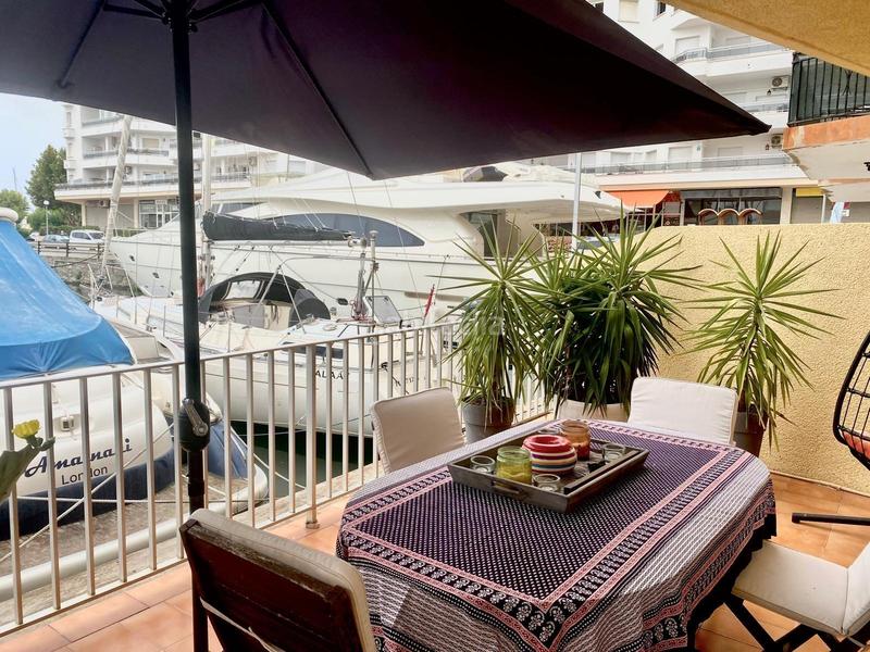 Foto bd559c39-c091-4677-9e0d-4a63b44b22c0. Apartamento  vista al canal con parking en Empuriabrava