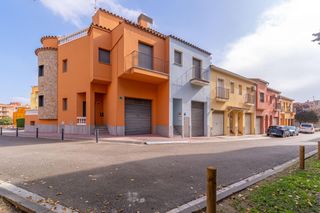 Casa a schiera in Muga - Gran Reserva - Badia. Casa adosada en empuriabrava a 50m del mar