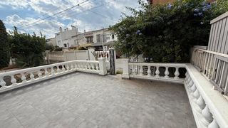Casa adossada a Port Grec - Port Moxó. Encantadora casa reformada en empuriabrava