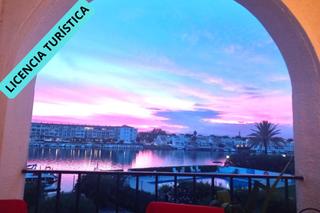 Piccolo appartamento in Sant Maurici. Apartamento turístico con vistas al canal y a la piscina