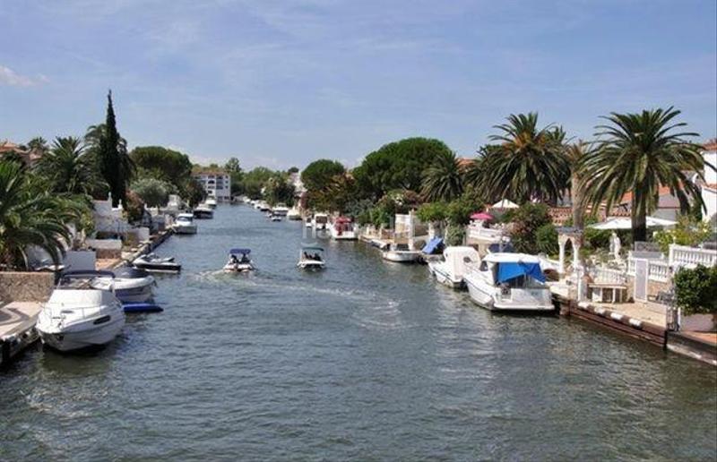 Foto ceb0cfd4-279e-4581-a93a-ffb3b8a66a07. Appartement in Sant Maurici Empuriabrava