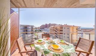 Piccolo appartamento in Santa Margarida. Apartamento con piscina y parking