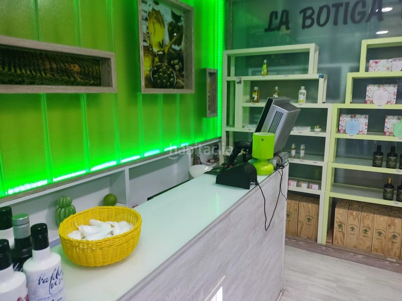 Foto 4d63ffbe-23e5-4689-9794-28a0fd6b43a8. Local comercial a Centre Roses