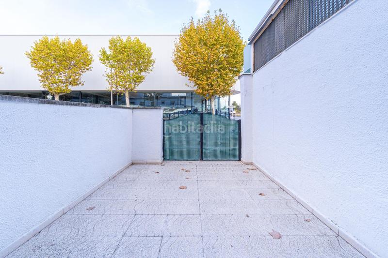 Foto cc66eac1-b1e2-4f7d-a6ef-6f59ee3692bc. Reihenhaus mit parking in Sant Maurici Empuriabrava