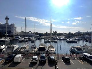 Estudi a Port Grec - Port Moxó. Amplio estudio con vistas al canal en empuriabrava