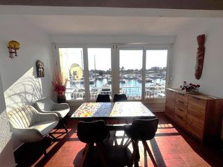 Apartament a Port Grec - Port Moxó. Apartamento amplio de un solo ambiente con vistas al canal en em