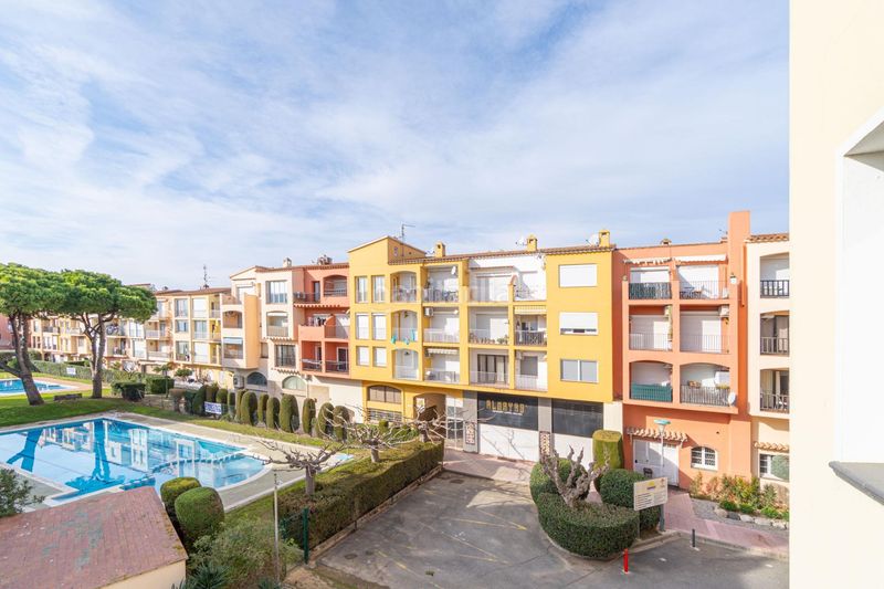 Foto 8a03c18e-f2a7-49c2-b47d-ec8d299446d6. Apartament amb aparcament piscina a Muga - Gran Reserva - Badia Empuriabrava