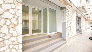 Local Comercial a Centre. Local versátil de 120m2 con accesibilidad total