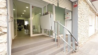 Local Comercial a Centre. Local versátil de 120m2 con accesibilidad total