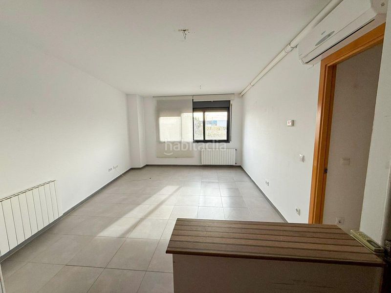 Foto b9f0011c-c6f5-4ee4-85a9-39aab643ad73. Zweistöckige wohnung mit heizung parking pool in Vilatenim Figueres