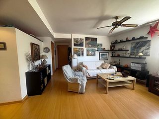 Apartamento en Santa Margarida. Luminoso apartamento con piscina comunitaria