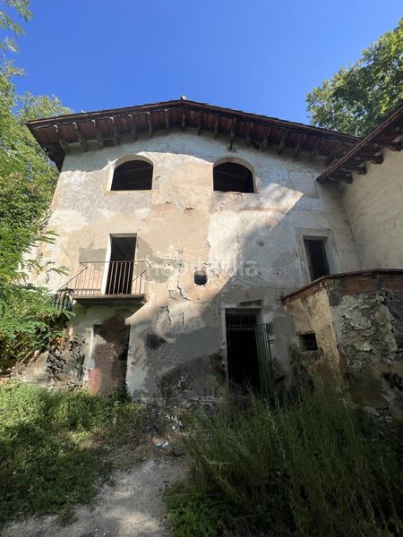 Foto c1ab9154-edc1-4251-b4ff-9abab4902d81. Masia a Olot