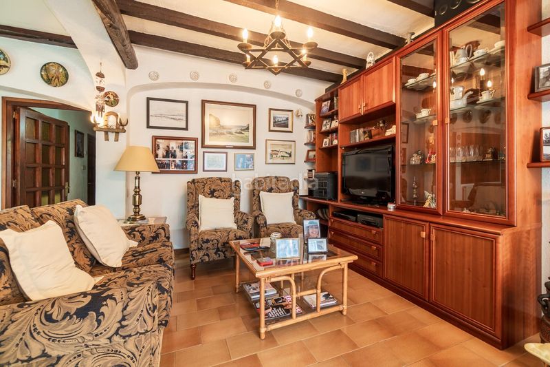 Foto c6dfafdc-9d72-4187-8a54-6d6837093b59. Planta baixa amb aparcament piscina a El Port Llançà