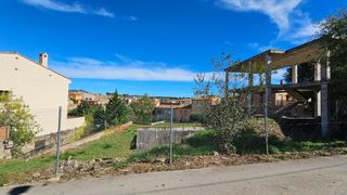 Terreno residencial en Capmany. Parcela en venta dentro del pueblo