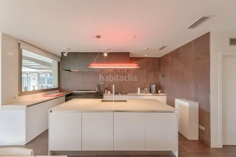 Foto 1c31f135-2155-4c12-b9c9-0a9ec0af1ac5. Casa amb aparcament piscina a Jonquera (La)