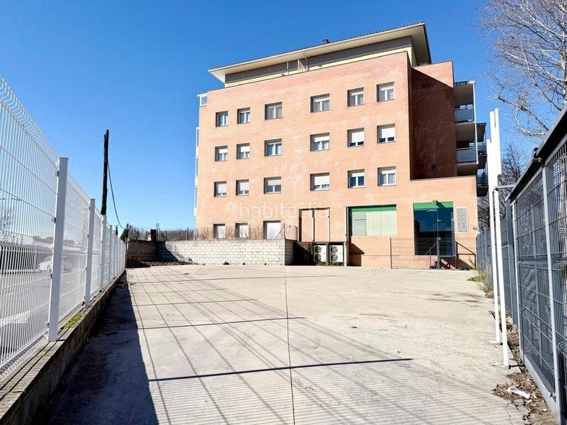 Foto 9090c7bd-c19d-4496-900f-23f53e99a374. Local comercial a Poble Nou-Olivar Gran Figueres