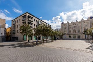 Gebäude in Centre. Edificio en venta en el centro peatonal y comercial de figueres