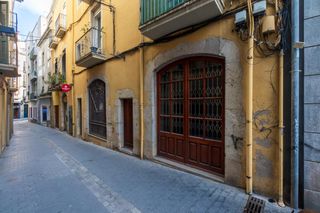 Building in Centre. Edificio en venta en el centro peatonal y comercial de figueres