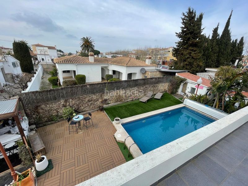 Foto 5d3d810a-ec15-4618-a5ba-e23259c96bce. Xalet amb calefacció aparcament piscina a Carmençó Empuriabrava