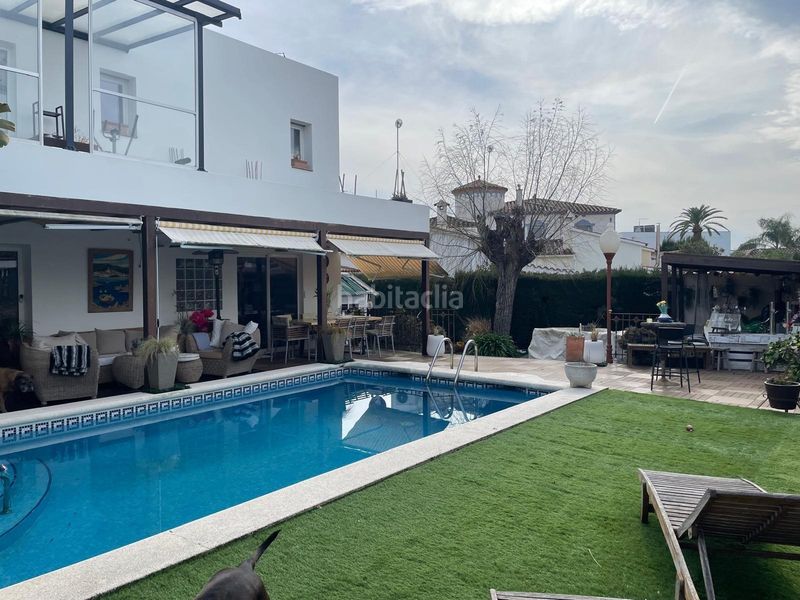 Foto ea2bafdd-cb75-4d27-877e-34140f7fe984. Xalet amb calefacció aparcament piscina a Carmençó Empuriabrava