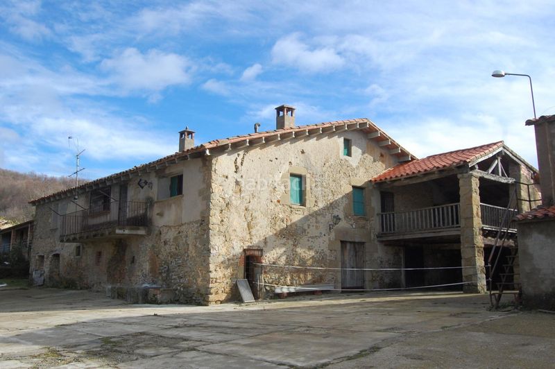 Foto 736ae4ff-0e7b-4b5f-9bfe-61eb20e45bf3. Masia a Vidrà