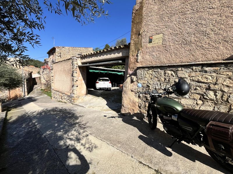 Foto a5592876-262f-4b9e-8cd4-eef40f307c74. Casa amb aparcament a Biure