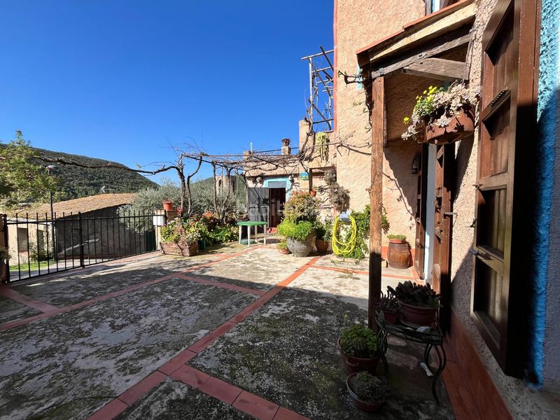Foto a93a62a7-8112-40a4-bd4a-ef661e75491d. Casa amb aparcament a Biure