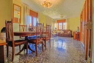 Casa bifamiliare in Cabanes. Casa esquinera con gran terraza y garaje en cabanes