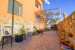Doppelhaus in Cabanes. Casa esquinera con gran terraza y garaje en cabanes