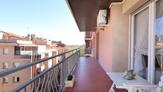 Appartement à Creu de la Mà. Amplio y luminoso piso con balcón en la zona de creu de la mà