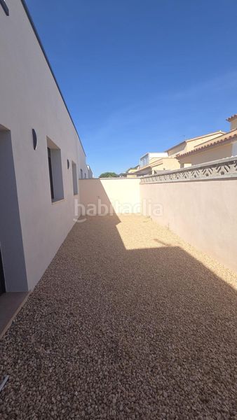 Foto 1f04f4a6-e80c-4ad0-a974-457cdf1d48c9. Casa adossada amb calefacció aparcament a Puigmal - Mas Nou Empuriabrava