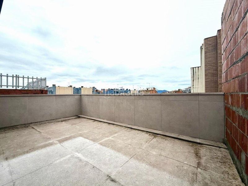 Foto f0dd248e-ebc9-4ee6-b3d1-e24d32c3ba20. Casa adossada amb aparcament a Eixample-Horta Capallera Figueres