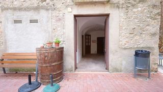 Casa in Boadella i les Escaules. Vive el encanto auténtico de les escaules