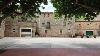 House in Boadella i les Escaules. Vive el encanto auténtico de les escaules