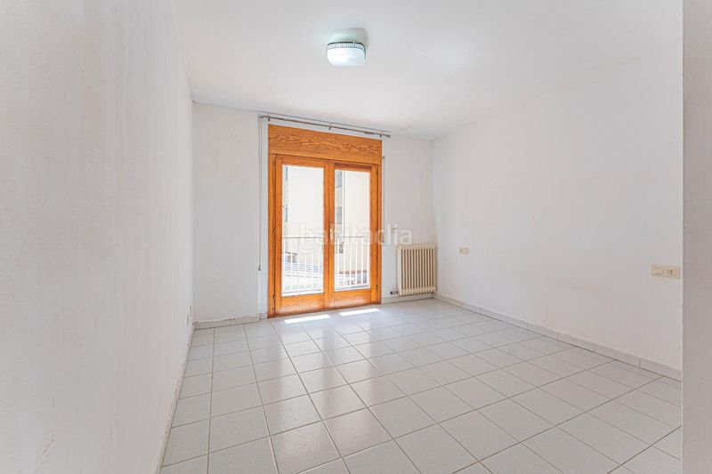 Foto b6ed8264-b00f-4923-a080-6a0caff152e4. Apartament amb calefacció a Creu de la Mà Figueres