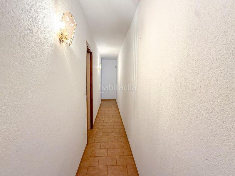 Foto 71b04ca8-ec6a-45f0-a023-cad79218fa61. Apartament a Centre Roses