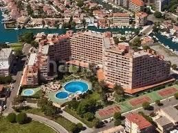 Foto 4622355e-d3eb-429f-8780-8849996b5230. Apartament amb piscina a Santa Margarida Roses
