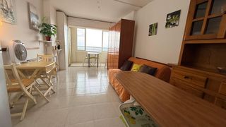 Piccolo appartamento  Passatge delta muga. Apartamento de un solo ambiente en primera linea de mar