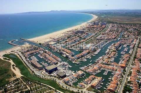 Foto 72c1ecc9-0f12-490d-b768-5c11e73a11b1. Apartamento  renovado en primera línea de mar con vistas a la bahía de roses en Empuriabrava