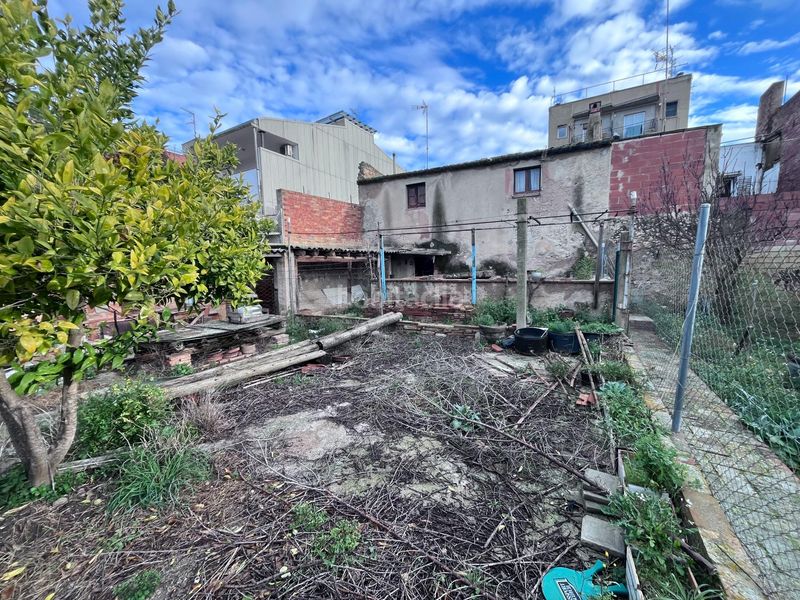 Foto 4f874d89-eb15-4c17-9e06-94903d13ff61. Casa adossada amb aparcament a Eixample-Horta Capallera Figueres