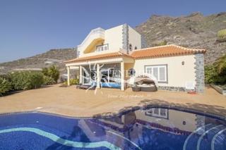House  Calle de cantabria. Construida con material de altas calidades y con una localizaci