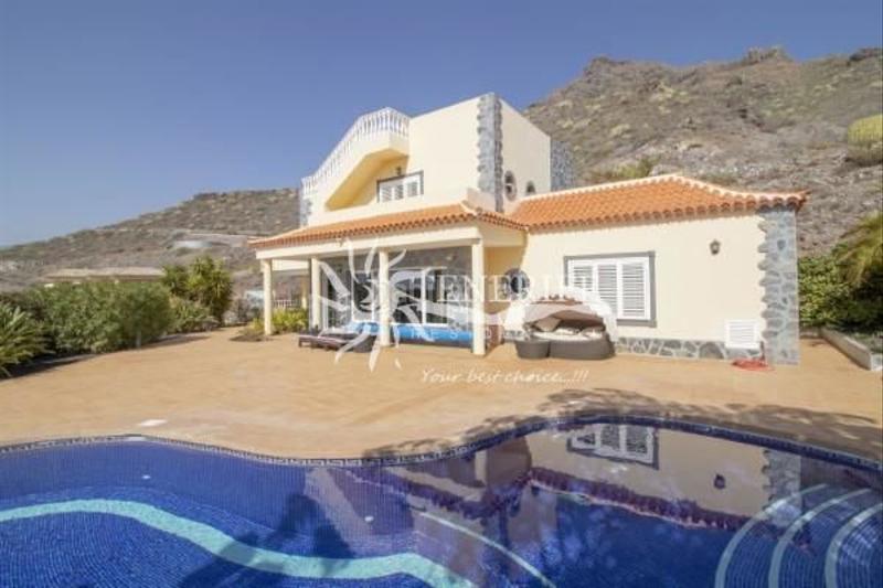 Foto 31f50a47-64ec-4707-9a30-6c780a13e99a. Casa amb aparcament piscina a Torviscas Centro y Alto Adeje