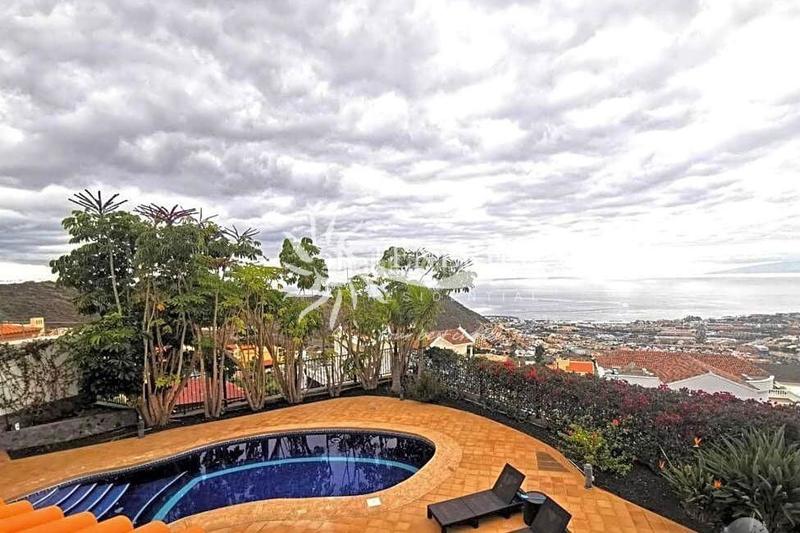 Foto 5a2954d2-9637-4f05-a841-f418643ce677. Casa amb aparcament piscina a Torviscas Centro y Alto Adeje