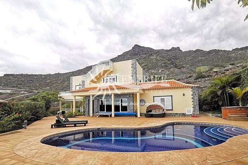 Foto f95544cd-8fb6-4bc8-92f5-d526592105ef. Casa amb aparcament piscina a Torviscas Centro y Alto Adeje