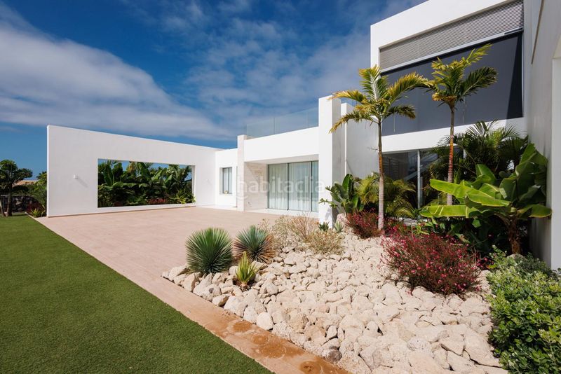 Foto 101b9ea6-c5a2-4d32-96e8-1f4f69a88566. Casa amb aparcament piscina a La Caleta Adeje