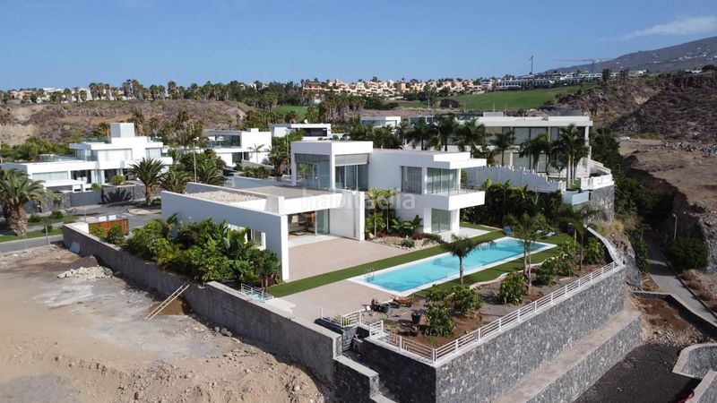 Foto 106f6f7d-1a63-40e9-9867-050dd512440b. Casa amb aparcament piscina a La Caleta Adeje