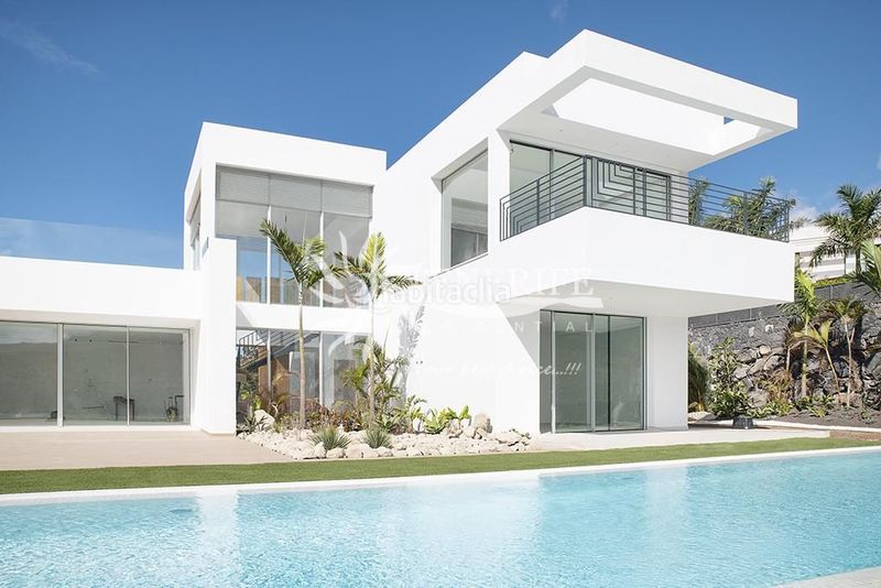 Foto 5825208d-e7b1-4de3-b3c5-627eda14b098. Casa amb aparcament piscina a La Caleta Adeje