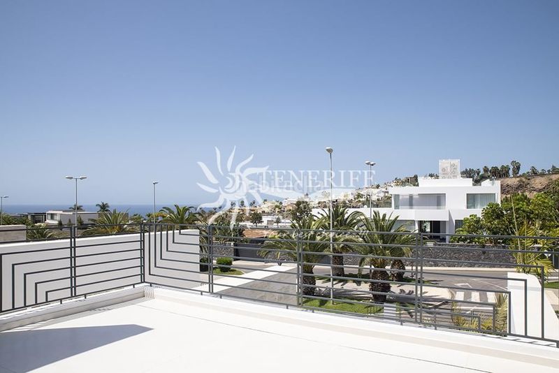 Foto a2b7ad82-6b72-4312-9c0f-31973ad4b5b6. Casa amb aparcament piscina a La Caleta Adeje