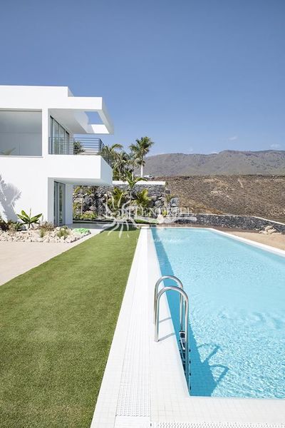 Foto aeb7dea7-3bd4-4945-abf2-812145346a1e. Casa amb aparcament piscina a La Caleta Adeje